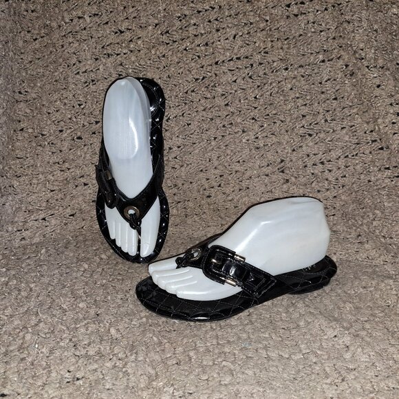 BURBERRY-Quilted Thong Sandal-Black Patent-Pefectly Resoled-Sz 6.5-Excellent - Picture 1 of 9